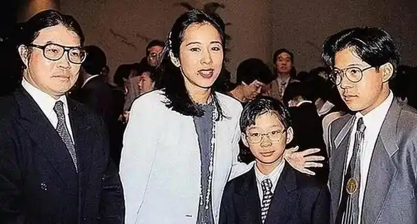 朱玲玲自己感情生活美满,可是2儿子至今单身,3儿子也还没结婚