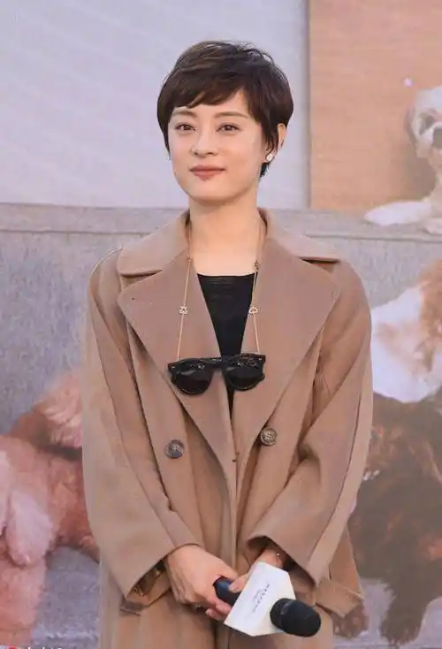 孙俪长发造型惊艳深圳之夜自然之美胜过打针脸