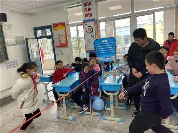 合肥市芙蓉小学:阴雨天,室内体育课玩出"新花样"