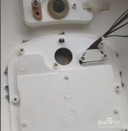 美的电压力锅盖子拆解