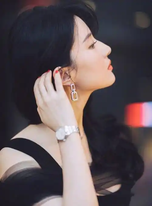 "得罪"造型师是种什么体验?刘亦菲最新大片,显老十岁,仙女瞬间变姑姑