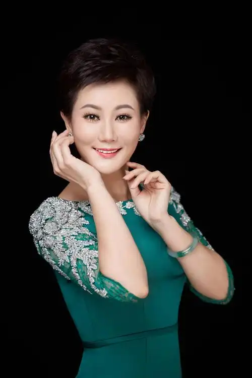 p>叶翠,女高音歌唱家,原战友文工团独唱演员,,现中国煤矿文工团国家