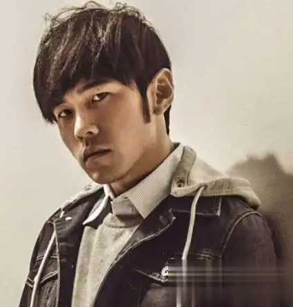 周杰伦发型叫什么 这些经典造型引领时尚未知_发型师姐