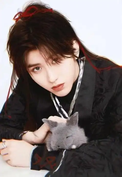 蔡徐坤壁纸第95期:你眼中有星辰大海,而我眼中只有你