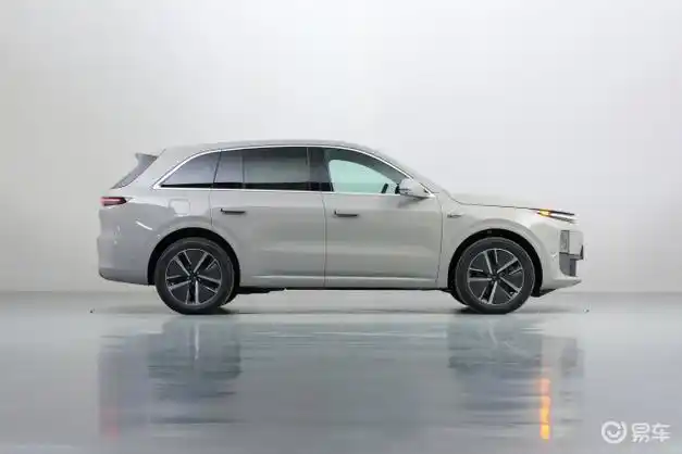 理想l6上市72小时累计定单突破10000台 售24.98万元起-新浪汽车