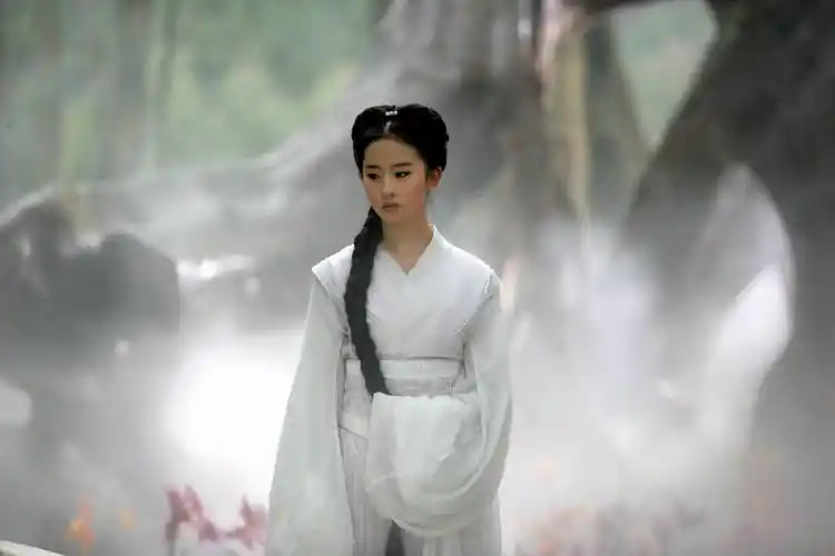 刘亦菲版的小龙女也不错!只可惜搭了个黄晓明!