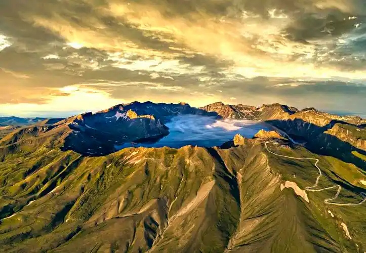 作品欣赏:邮册设计稿欣赏:出版摄影专集《长白山》《圣境长白》《筑梦
