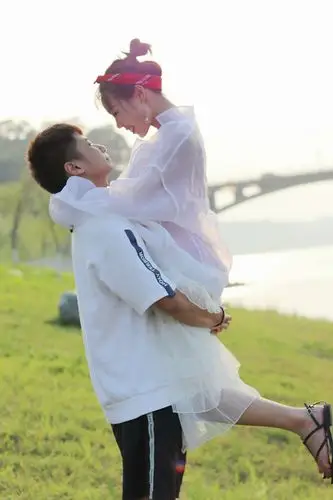 情侣写真两个相互喜欢的人在一起就是爱情最幸福的样子