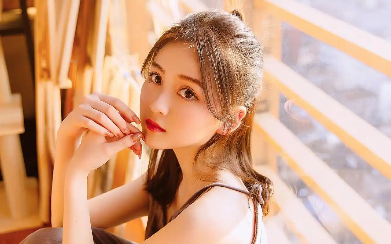 高颜值治愈系美女唯美高清桌边壁纸