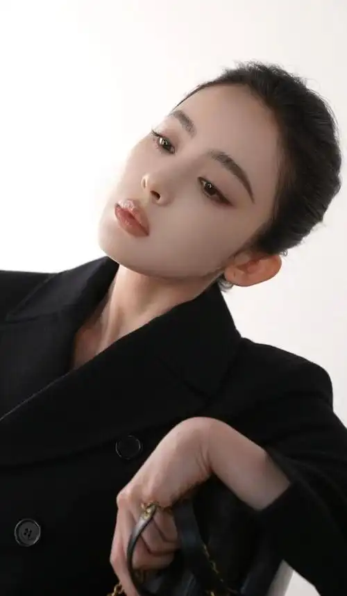 古力娜扎这颗头长得真的很完美