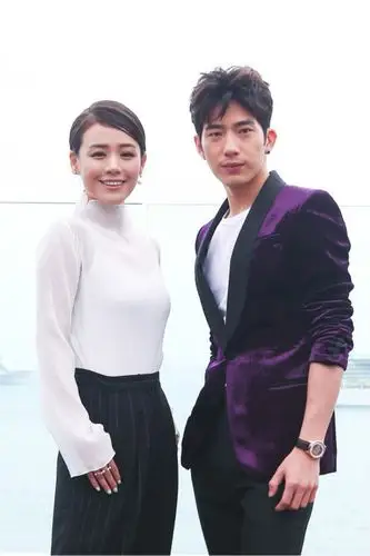 《盗墓笔记》戛纳海边拍写真 井柏然马思纯养眼