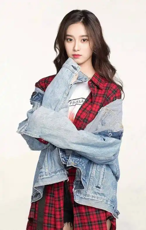 表面上是小演员,其实是经纪公司大老板,这些明星个个