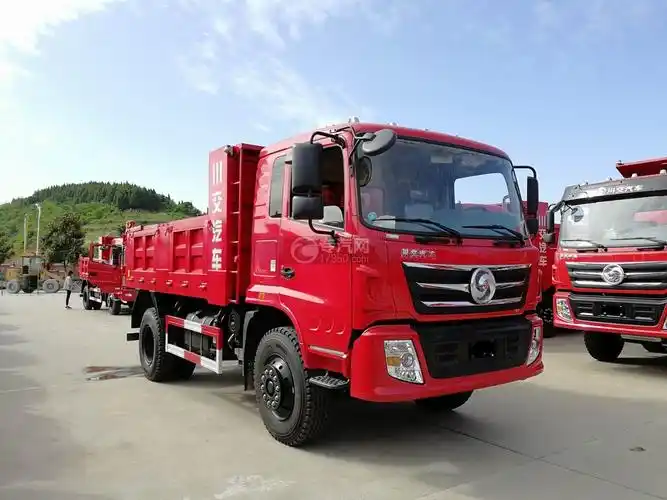 川交蓝牌单桥cj3040d5ab自卸车右前侧45度