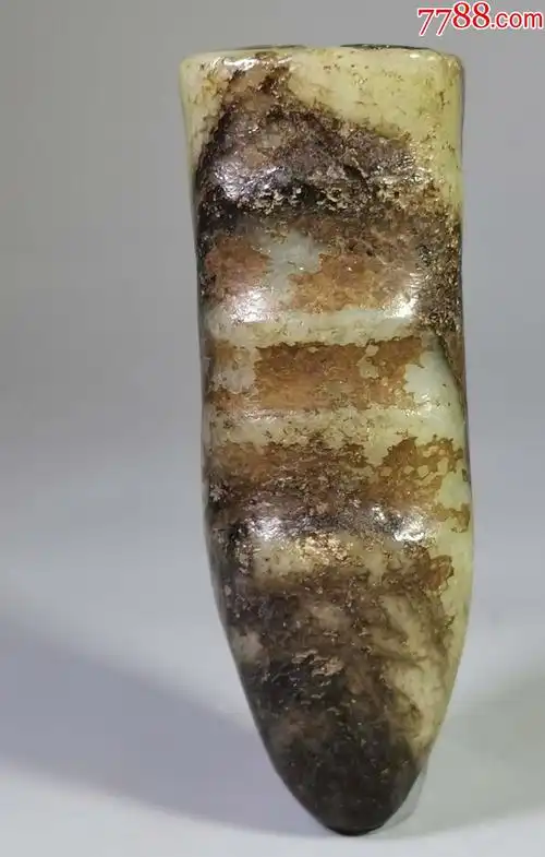 6589红山文化碱土皮壳玉蝉把件