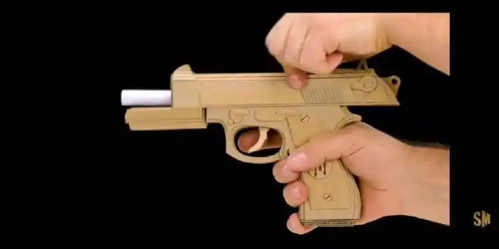 教你用纸板制作一把能发射的手枪