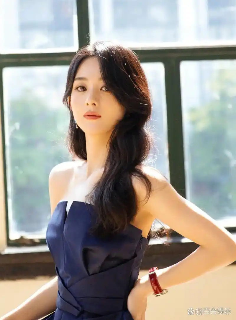 赵丽颖美若天仙,这旷世容颜,这白皙的肌肤,这甜美的长相,多少女人羡慕