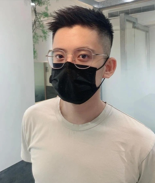 男生剪前刺短发发型很好看试试这3款剪完提升颜值