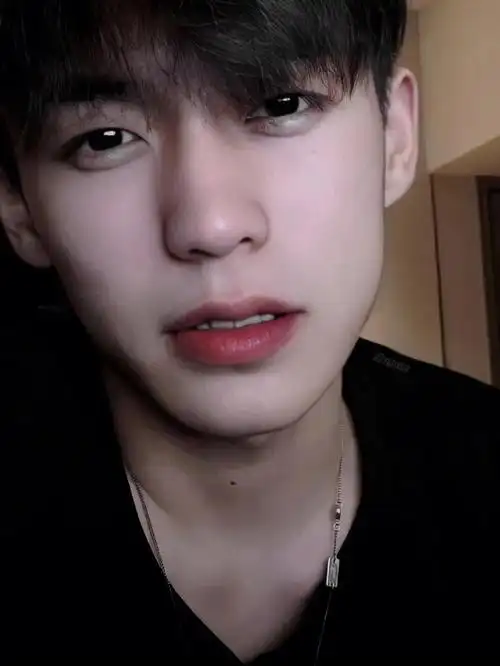 余庆伟就是最好的文案#宝藏男孩余庆伟  #余庆伟壁纸