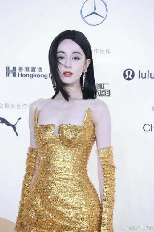 迪丽热巴金色神女#迪丽热巴红毯生图来啦,风好会吹,人好美#迪丽热巴