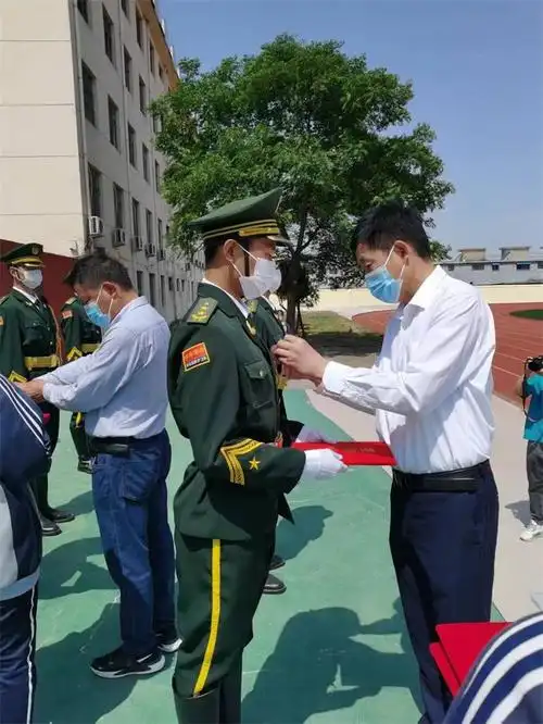 捍卫国旗尊严青春致敬祖国新沂市棋盘中学举行2020级2021级国旗班交接