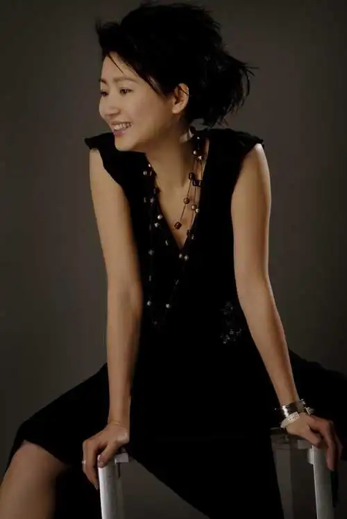 女主播王小丫清新靓丽写真