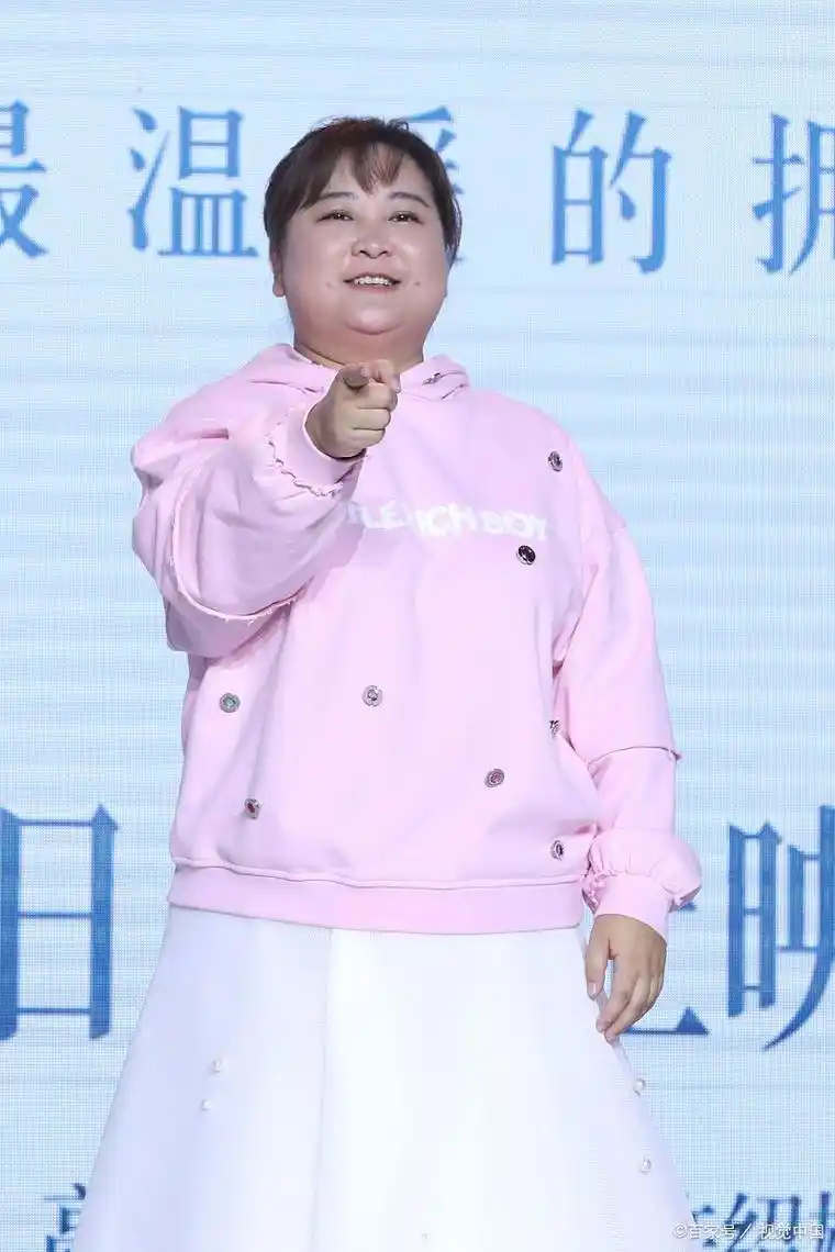 说她胖了才能火,瘦了不行,所以贾玲这么多年一直胖着
