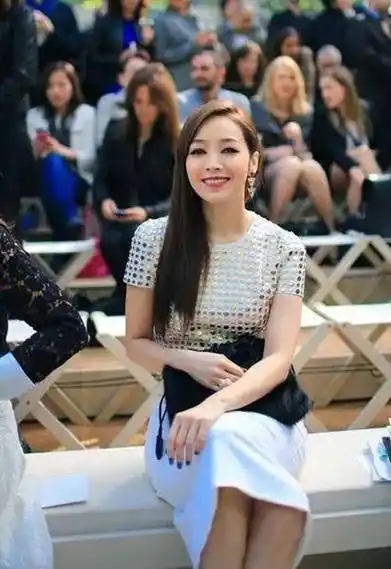 最后的话资料显示,侯佩岑最早的男朋友是知名歌手周杰伦,他们一起恋爱