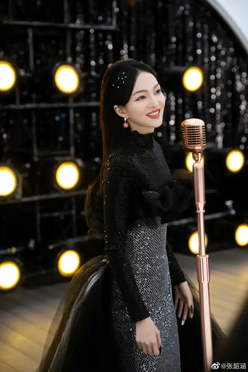 张韶涵《孤勇者》炸场,差点被父母毁掉的她,活成了一束光