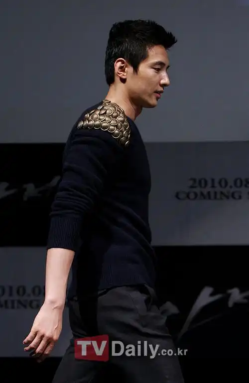 08】【影视】元斌主演的电影《大叔》日前确定将于8月5日在韩国上映