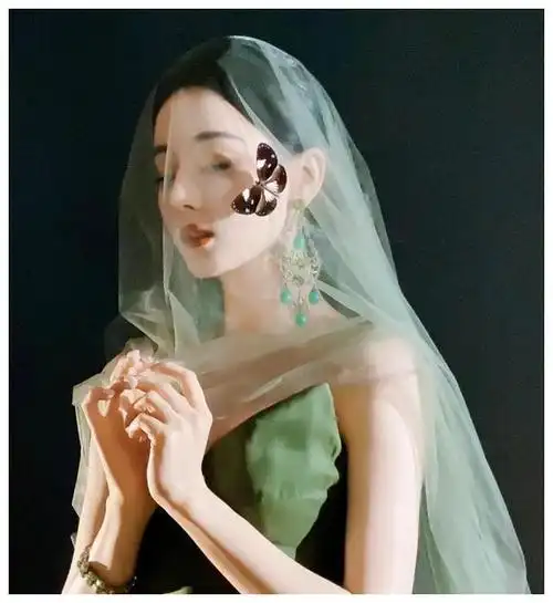 迪丽热巴娱乐圈中备受瞩目的美女博得众多粉丝的喜爱