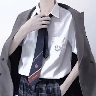 白衬衫黑领带半身男头 - 男生头像 - 潮人个性网