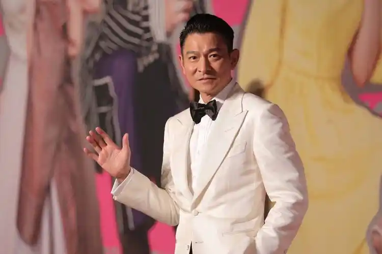 今儿咱们得聊聊那位红了半辈子的天王——刘德华!