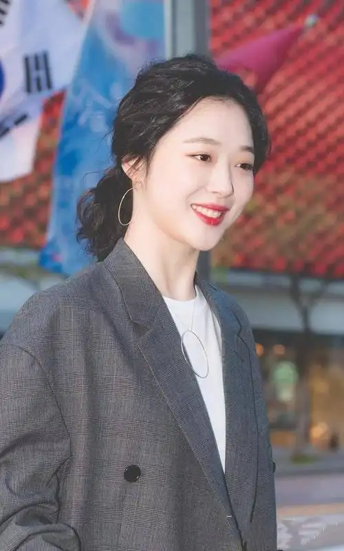 崔雪莉新造型被网友吐槽像地瓜,网友:得罪造型师了!