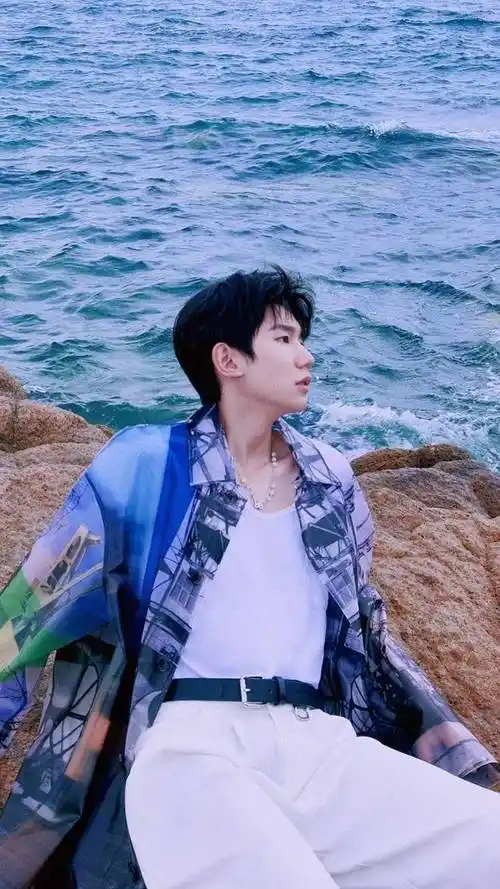 王源参加品牌采访喜欢叫自己酷盖还知道天蝎的傲娇和腹黑