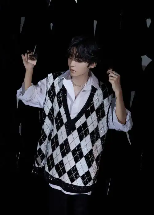 王俊凯七周年演唱会solo舞台cut2 俊朗少年温暖来袭_手机搜狐网