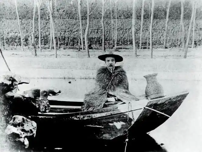 袁世凯在慈禧死后一度被贬,装成不理世事,"隐居"不出.