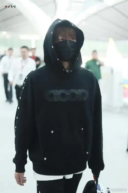 朱志鑫每次机场穿搭都很好看呢#tf家族三代飞韩国#95#朱志鑫 三代