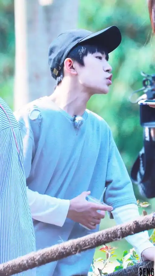 易烊千玺嘟嘟嘴合集谁还不是个三岁宝宝