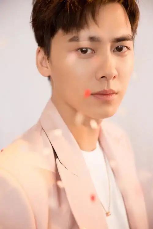 2020李易峰品牌活动_图片_视频集锦-爱豆app