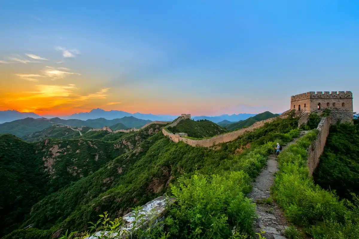 慕田峪长城位于北京市怀柔区境内,距北京城区73公里.