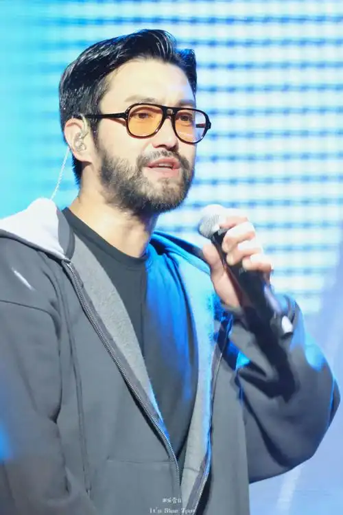 崔始源什么时候留的络腮胡##崔始源 鲁宾逊漂流记