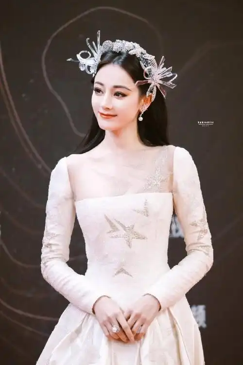 迪丽热巴红毯迷路