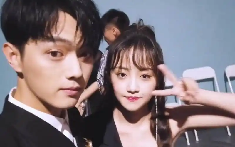 许凯x吴佳怡 楼梯间的绯闻_哔哩哔哩_bilibili