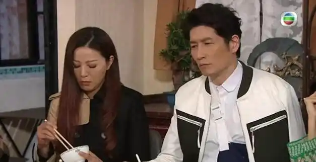 滕丽名夫妇豪游加拿大出入别墅搭直升机滑雪挑战10万英呎雪山