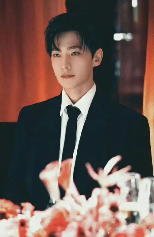 杨洋疑脱离贾士凯工作人员看王楚然赵丽颖眼神不一样塌房继续