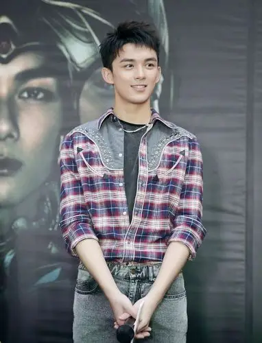 吴磊武汉阿修罗电影见面 剪了短发魅力不减清爽少年感十足