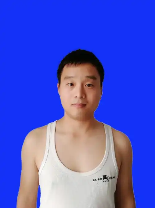 跪求大神帮忙ps合成西服证件照,高悬赏,急,不胜感激,清晰度尽量在2m