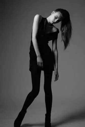 性感欧美女生黑白图片:天微凉,心渐凉,如何是好_爱个性网 - http