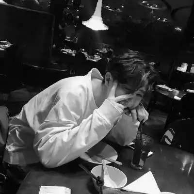 男生头像 痞帅 黑白