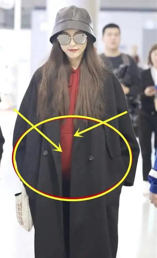 原创唐嫣又被曝怀孕片场照片身材发胖工作人员全程小心保护